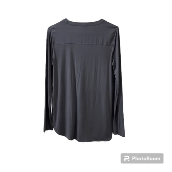 White House Black Market Womens Gray VNeck Hi Low Hem LS Top Soft & Satiny Sz XS - Picture 2 of 11